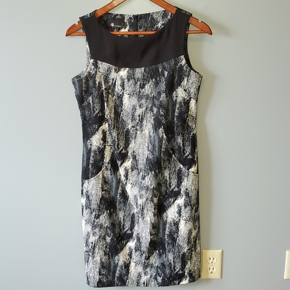 Sleeveless dress